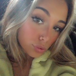 Meet your Posher, Destinee